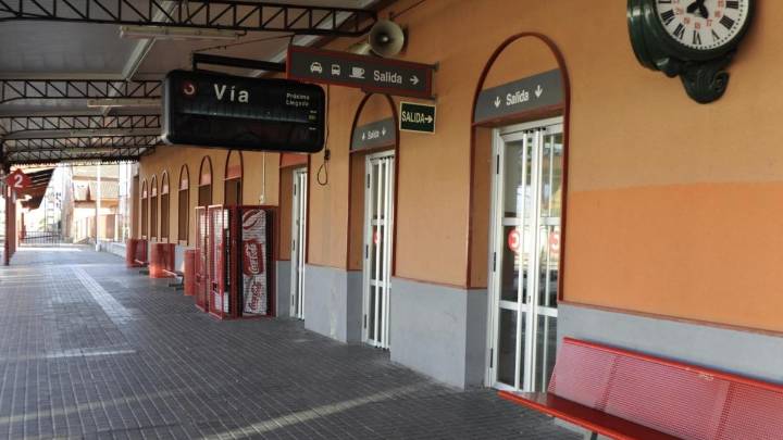Restablecida la alta velocidad entre Madrid y Barcelona tras controlarse el incendio entre Guadalajara y Soria