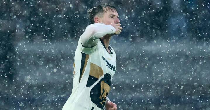 ¡Curioso! La peculiar forma en la que Efraín Juárez y Aaron Ramsey celebraron el triunfo vs Mazatlán