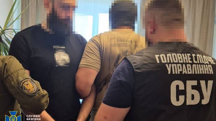 Desarticulan una red de 'institutos fantasma' que permitía evitar el reclutamiento militar en Ucrania