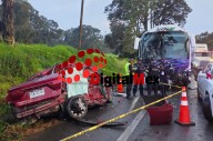 Muere hombre al chocar su vehículo contra autobús en la Toluca