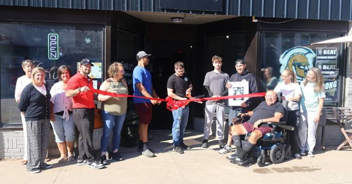 Ribbon gets cut at Charlie's