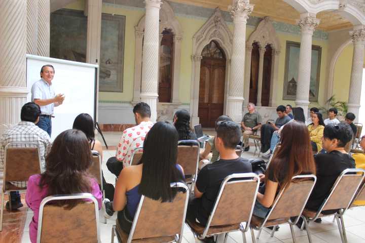 El INAH capacita sobre museografia y exposciones