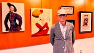 El jurista que colorea el mundo: así es su exposición en el Centro Asturiano
