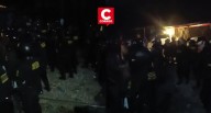 Machu Picchu: Policía se enfrenta a manifestantes para liberar la vía férrea y socorrer a turistas varados
