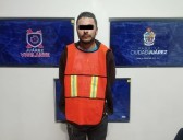 Detienen a hombre en posesión de vehículo robado