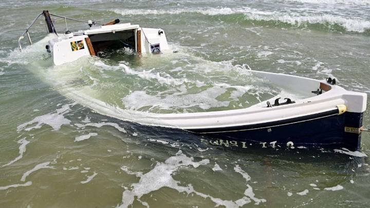 El misterio del barco encallado en el Grau de Castelló
