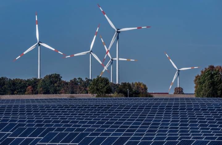 Clark County considers solar, wind farm ban