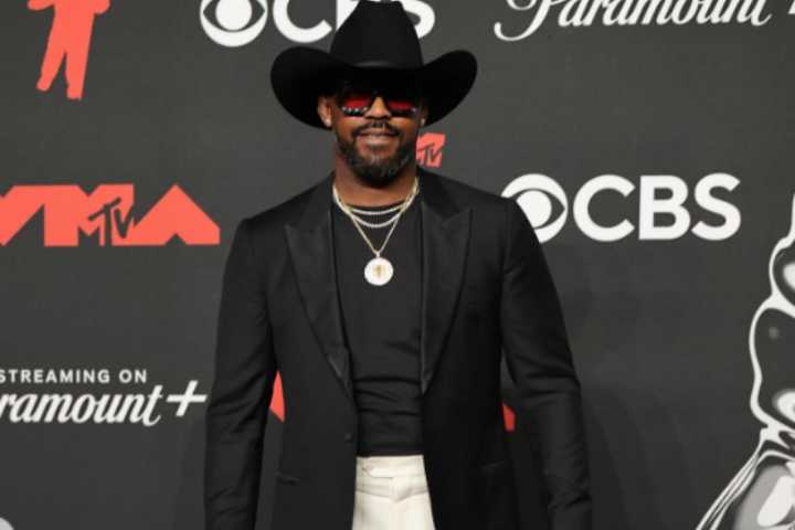 Jon Jones Leaves Fans Confused as VMA Appearance Draws Backlash From MMA World