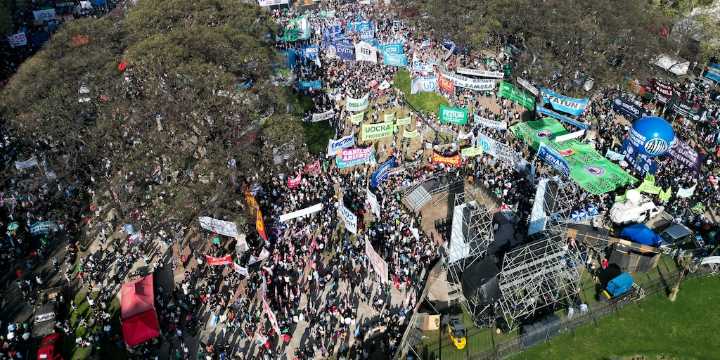 Video: así se celebró el rechazo de los vetos en las afuera del Congreso