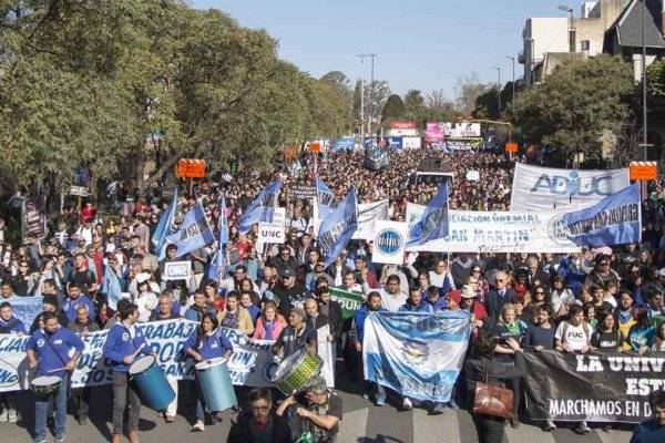 En Córdoba, Javier Milei cultiva otro fracaso con el veto a universidades