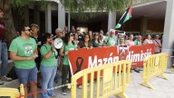 Un centenar de persones protesta contra Mazón en l’obertura del curs acadèmic en la UA
