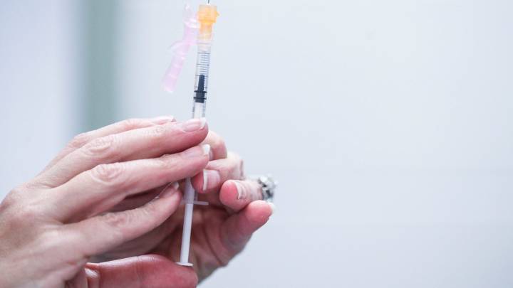 Florida seeks to end vaccine mandates. Can that really happen?