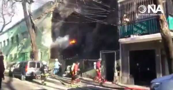 Se prendió fuego un viejo conventillo: un muerto y varios heridos