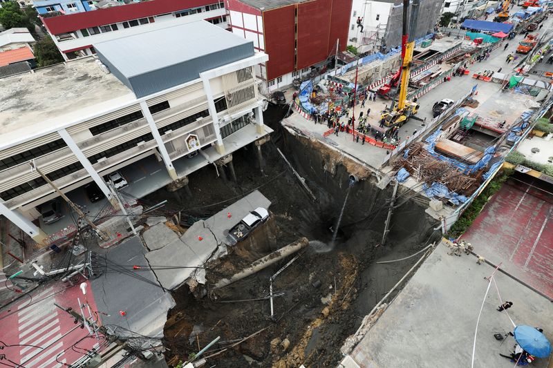 Thailand works to tackle massive sinkhole in capital