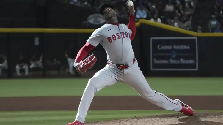 Aroldis Chapman hace historia con cuatro ponches en una entrada con los Medias Rojas