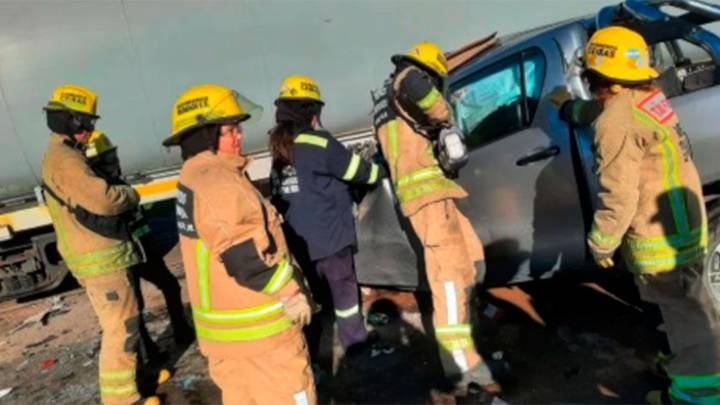 Tragedia en Entre Ríos: tres amigos murieron al chocar su camioneta contra un tren…
