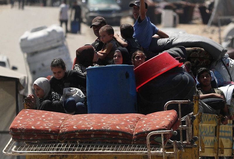 Israel sends tanks deeper into Gaza City, more families flee