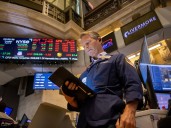 El riesgo país roza los 900 puntos tras el derrumbe de los bonos