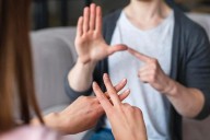 Lanzan curso de lengua de señas para mejorar atención a personas con discapacidad auditiva