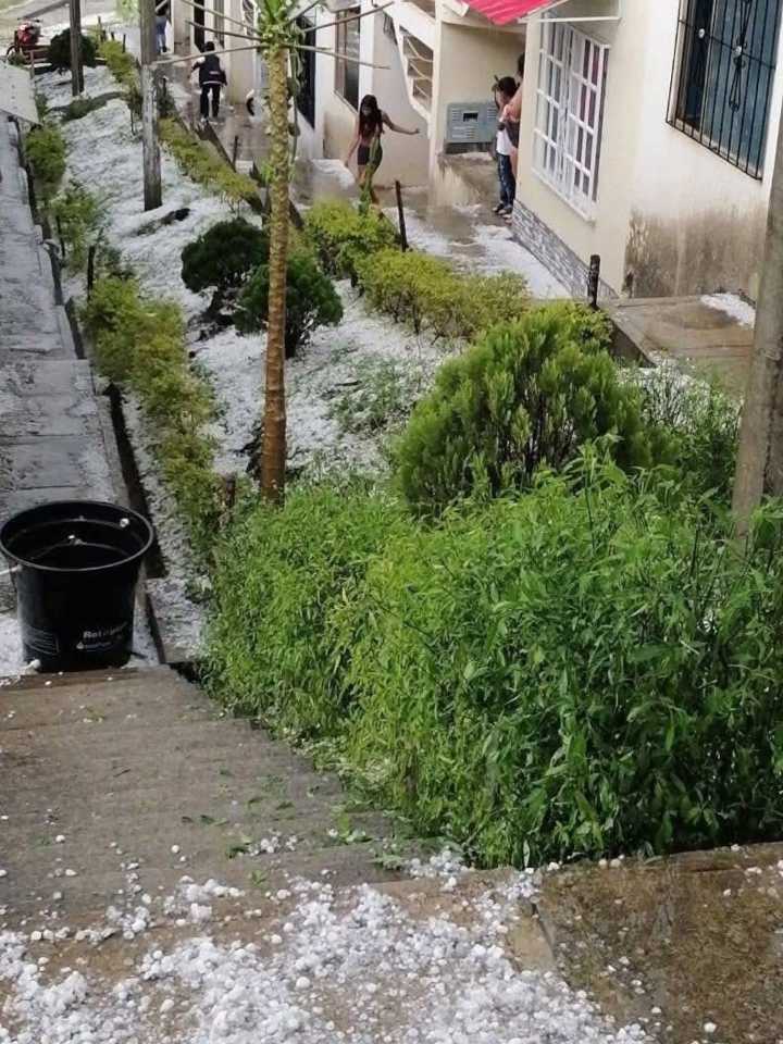 Los moralenses se unen para superar los estragos de la fuerte granizada