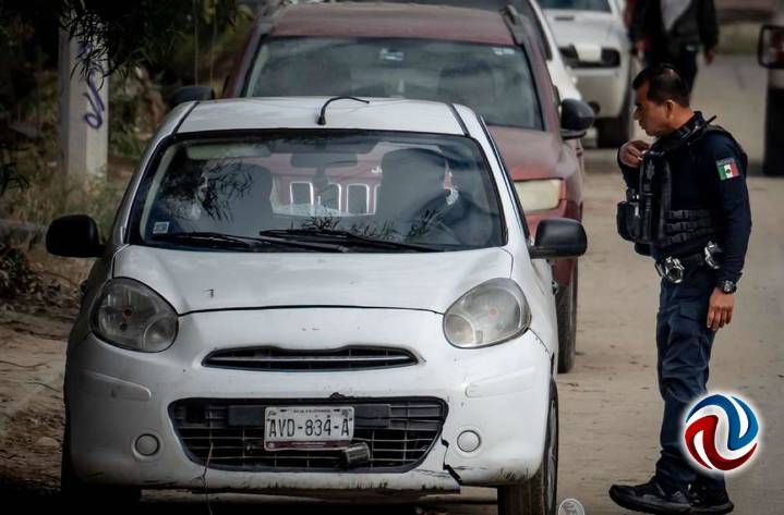 Encuentran un cadáver dentro de vehículo en colonia San Bernardo