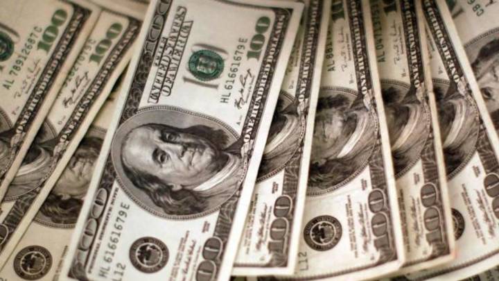 Bajo el dólar oficial luego del anunció de intervención oficial