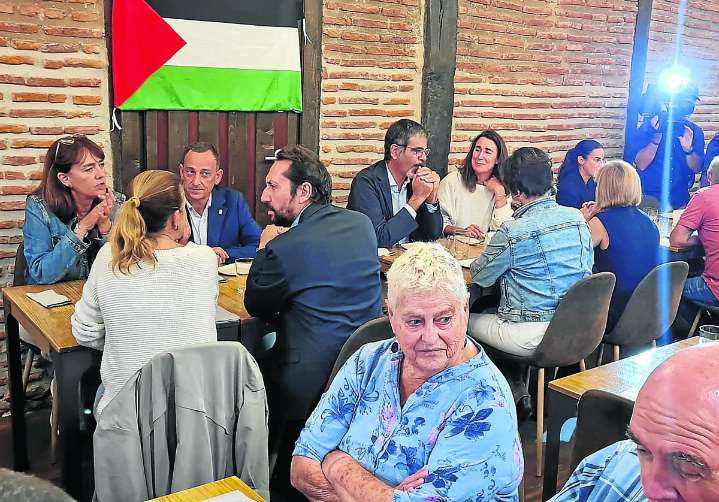 Platos vacíos en solidaridad con los palestinos