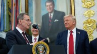 Pfizer bajará el precio de los medicamentos en EEUU e invertirá 70.000 millones de dólares en el país tras las presiones de Trump