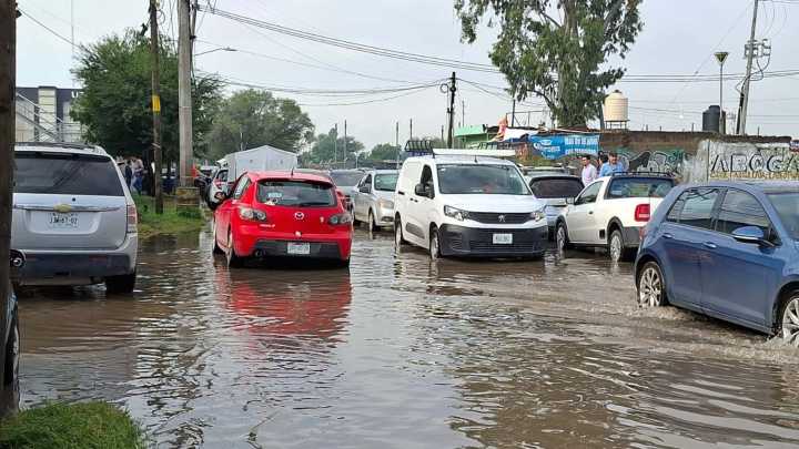 Video: Inundación en Tlajomulco Deja a Automovilistas Varados por Más de 7 Horas