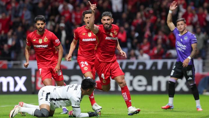Toluca asalta el liderato del Apertura 2025 tras golear a Mazatlán