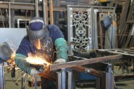 Con los menores ingresos se mantienen trabajadores hispanos en EUA