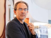 Juan Gabriel Vásquez estrena novela de la escultora Feliza Bursztyn