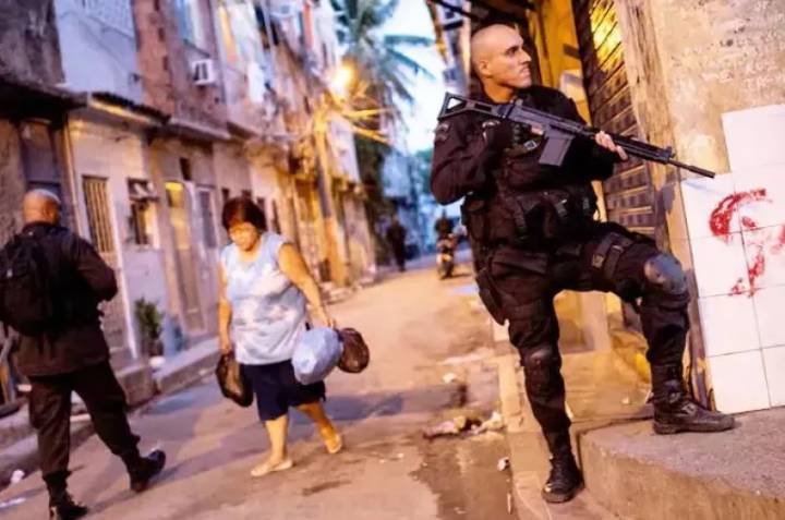 Polémica en Brasil: aprueban en Río de Janeiro un "bono" para policías que maten delincuentes