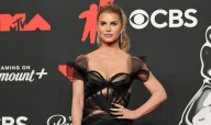 Jessica Simpson luce irreconocible en los MTV Video Music Awards 2025