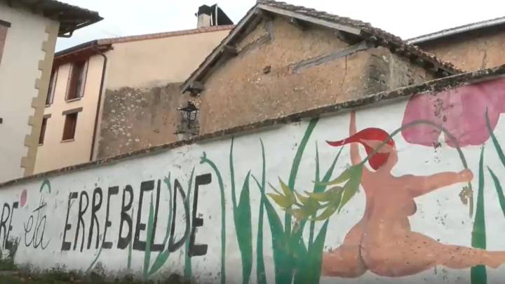 Los organizadores del campamento de Álava defienden las duchas mixtas: "Son una oportunidad para normalizar los cuerpos"