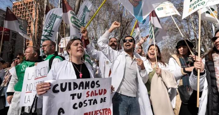 Sanitarios de Baleares se movilizan frente al Ministerio de Sanidad para exigir un Estatuto Marco digno