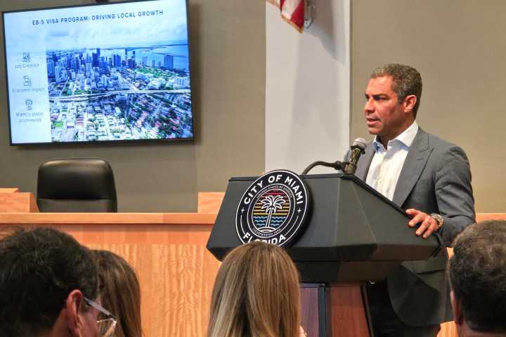 Miami busca ser "hub" para visas de inversores en medio del "candente" debate migratorio