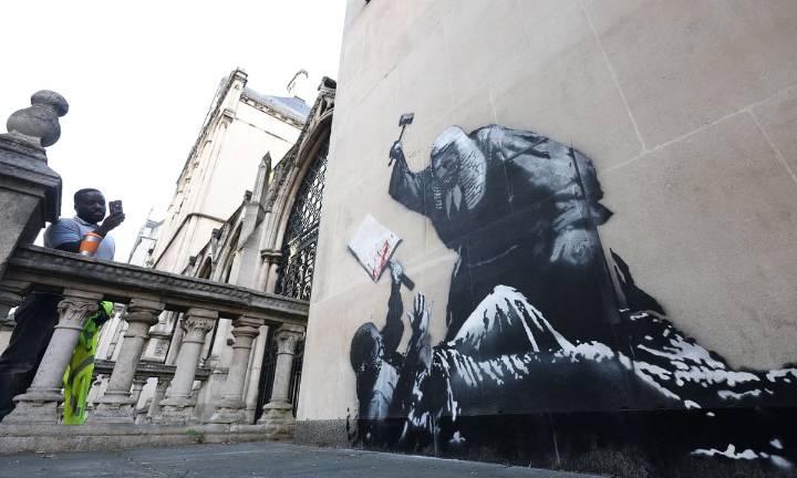 Londoners left disappointed by 'bizarre' removal of latest Bansky