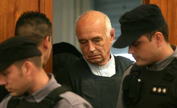El Servicio Penitenciario apoyó el pedido de salida del cura represor Von Wernich