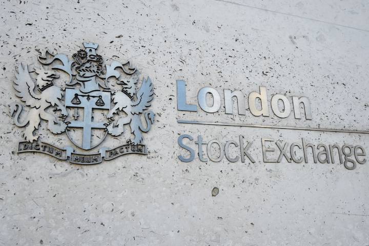 FTSE 100 up as Anglo American strikes Teck deal