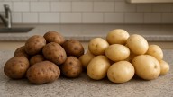 Pocos lo saben: cuál es la diferencia entre las papas blancas y las negras