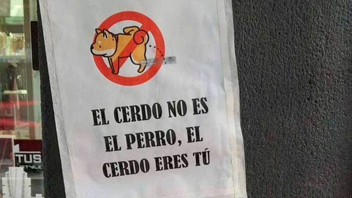 Una joyería, harta de los orines de perro en su fachada
