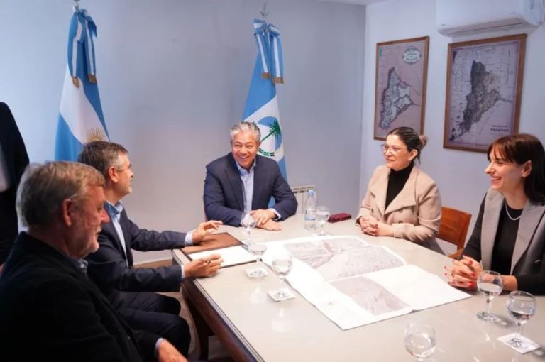 Figueroa anunció el puente que evitará que Rincón de los Sauces quede aislado