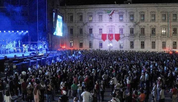 Lluvias apagan festejo patrio
