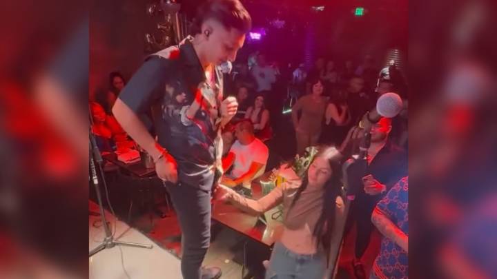 Seguidora le tocó las partes íntimas al cantante Julio Rojas: en redes sociales ‘estallaron’ con los comentarios