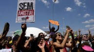 Brasileños protestan contra proyecto de ley que podría llevar a una amnistía para Bolsonaro y sus aliados