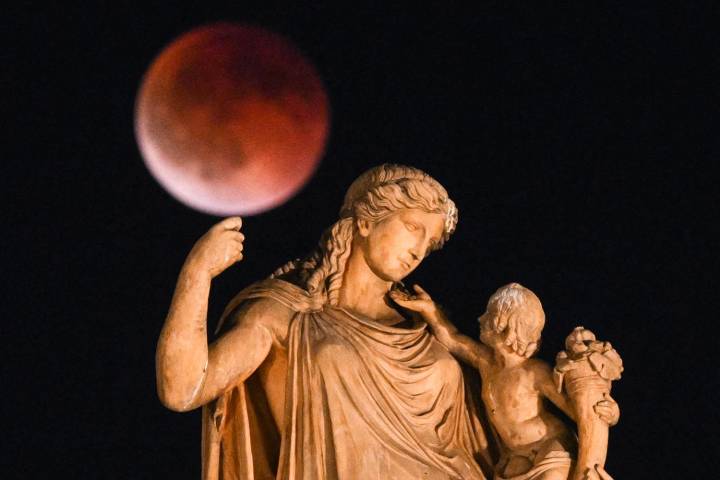 10 Best Photos from September's Blood Moon Lunar Eclipse