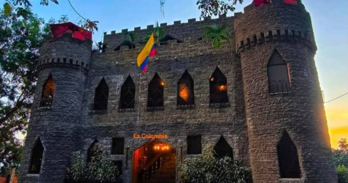 Un castillo en homenaje al café y al amor: el restaurante que brilla por su arquitectura medieval