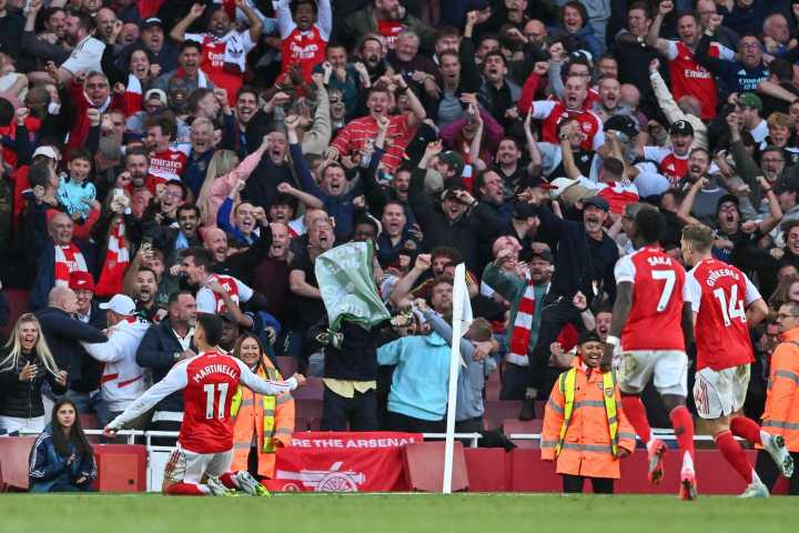 Arsenal amargó al Manchester City con dramático empate en el descuento