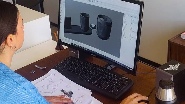 Desarrollan nuevas tecnologías para reciclar plásticos de residuos electrónicos y diseñan objetos sostenibles